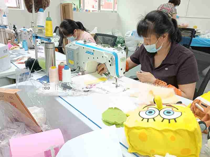 23 Custom Vinyl Toys Factory 14