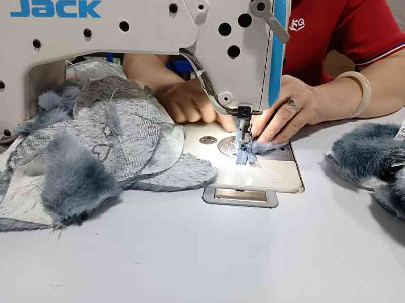 23 Custom Vinyl Toys Factory 17