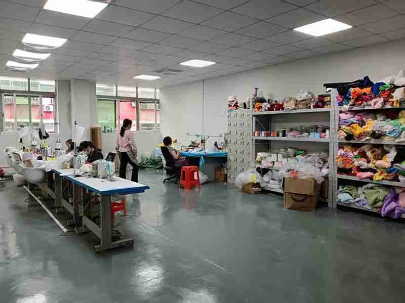 23 Custom Vinyl Toys Factory 18